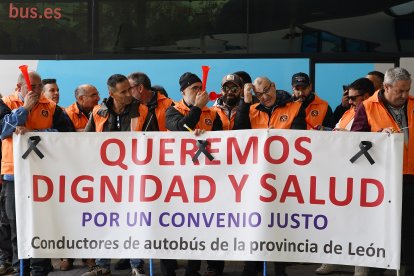 Jornada de huelga del transporte interurbano de viajeros de León en la estación de autobuses de Ponferrada.
