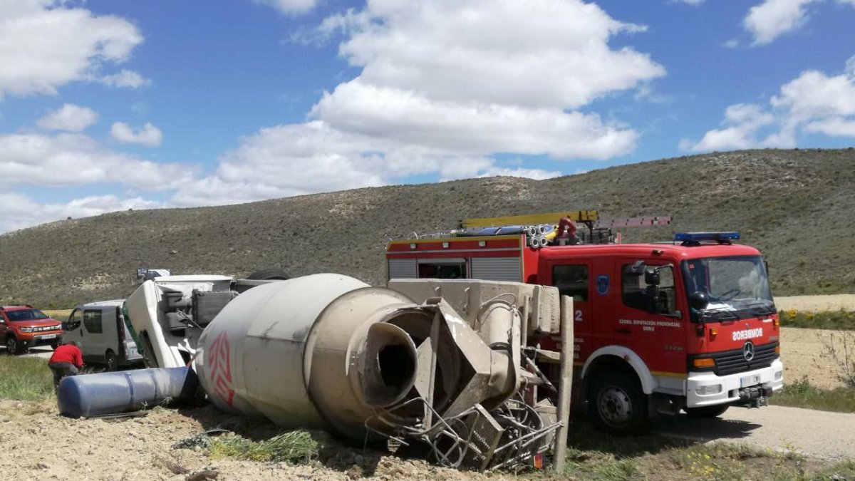 Accidente de un camión en La Riba de Escalote en el que el conductor resultó herido