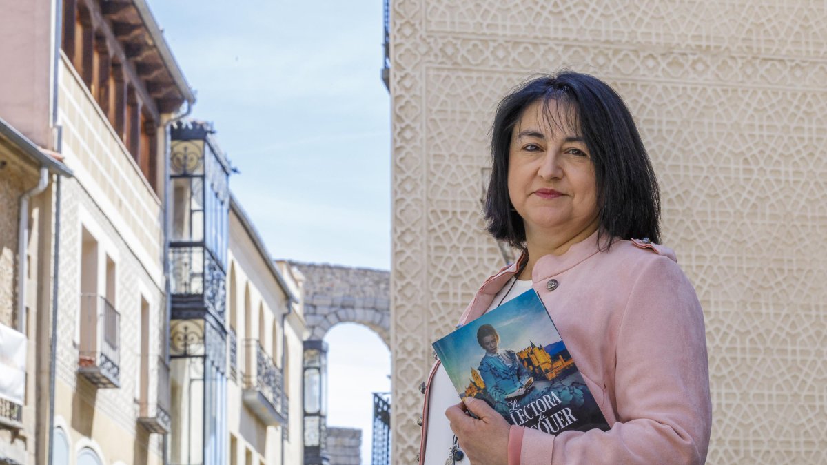 La escritora briquera, Mayte Esteban, presenta su novela basada en la segovia del Siglo XIX