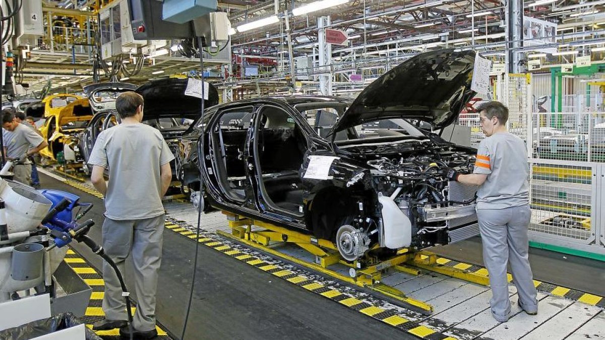 Imagen de archivo de la línea de montaje de la fábrica de Renault en Valladolid