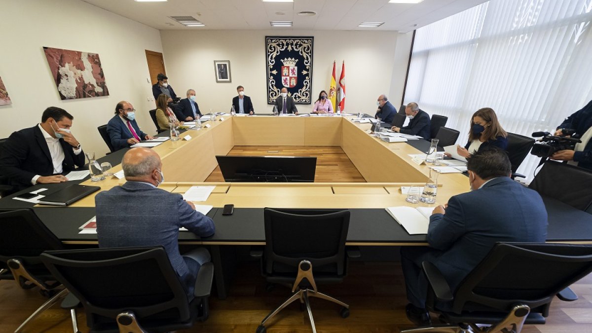 Reunión de la Junta de Portavoces y de la Mesa de las Cortes. - ICAL