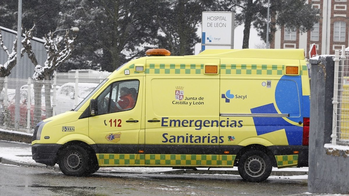 Una ambulancia en una foto de archivo. - ICAL