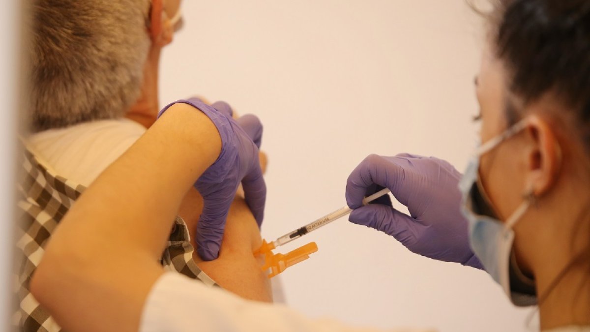 Vacunación con la tercera dosis contra la Covid-19 en Valladolid.- ICAL