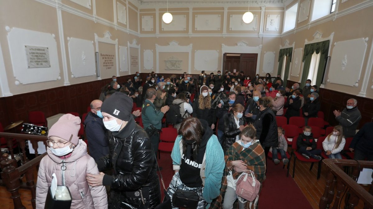 Refugiados ucranianos recibidos en la localidad palentina de Paredes de Nava.- ICAL