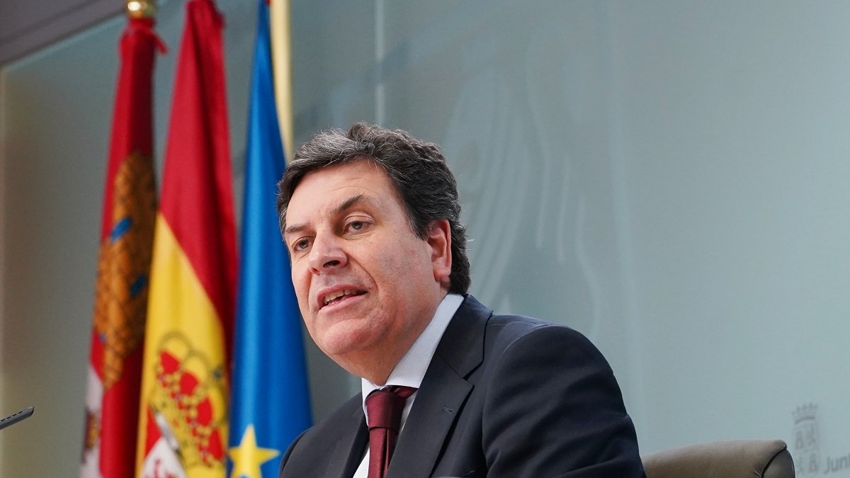 El portavoz de la Junta de Castilla y León, Carlos Fernández Carriedo, durante la rueda de prensa posterior al Consejo de Gobierno.- ICAL