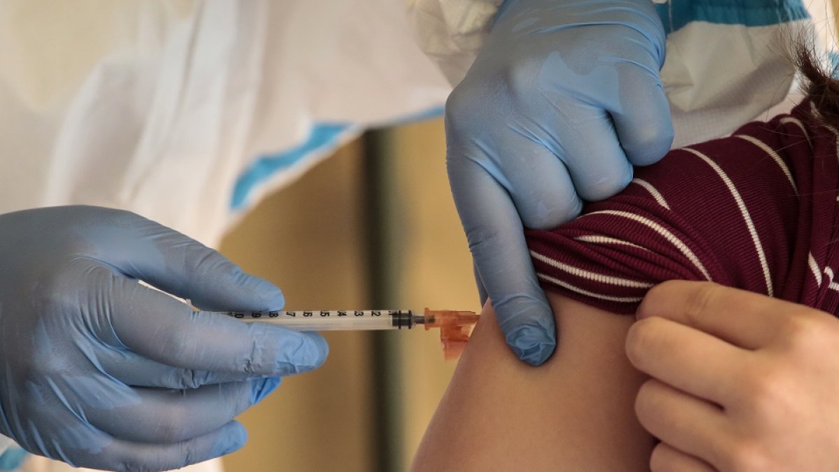 Imagen de la inoculación de la vacuna contra el Covid.- ICAL