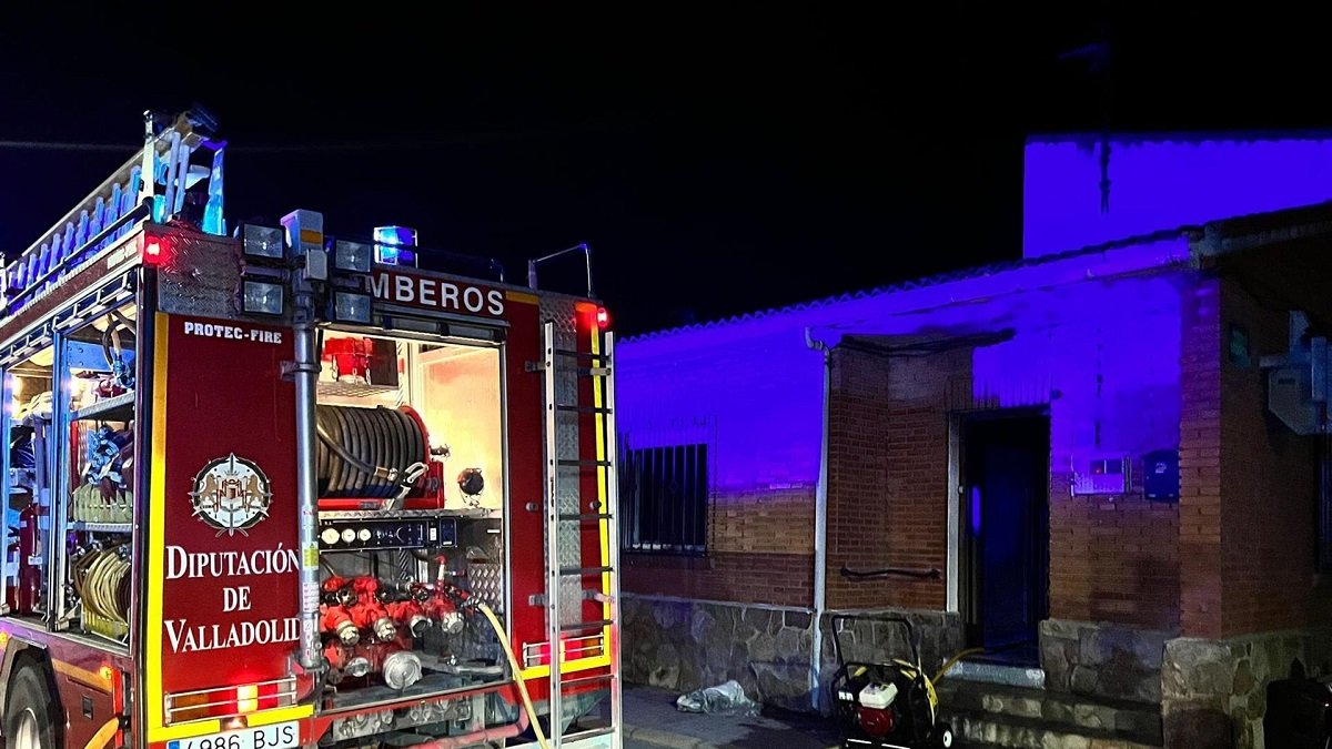 Dotación Bomberos Diputación de Valladolid en el incendio en Nava de la Asunción. - BOMBEROS DIPUTACIÓN