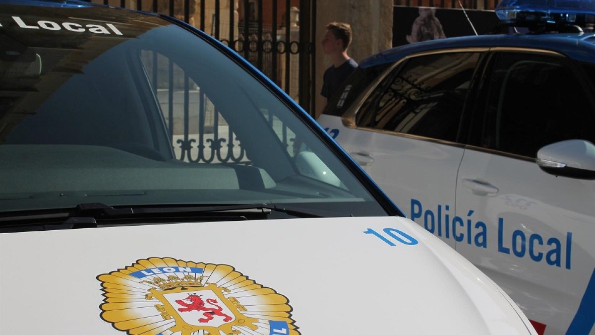 Vehículo de la Policía Local de León. / E.M.