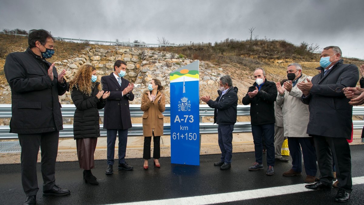 Un momento de la inauguración del nuevo tramo de la A-73 en la provincia de Burgos. ICAL