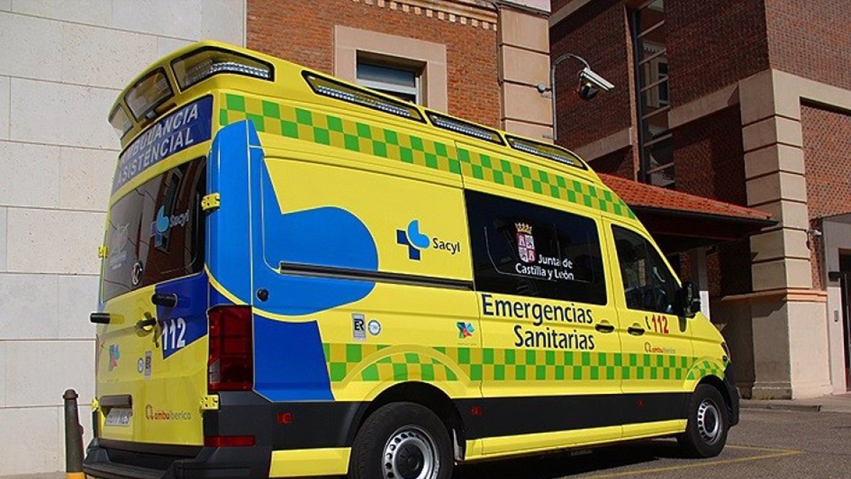 Imagen de una ambulancia de Sacyl. - E. M.