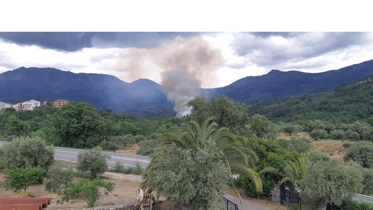 Incendio en Mombeltrán. Twitter: Infues Ávila