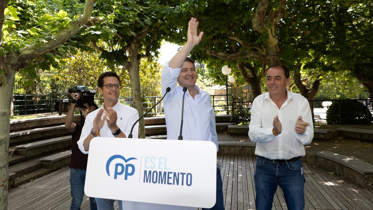 El presidente autonómico del PP, Alfonso Fernández Mañueco, participa en un acto electoral en Soria.- ICAL