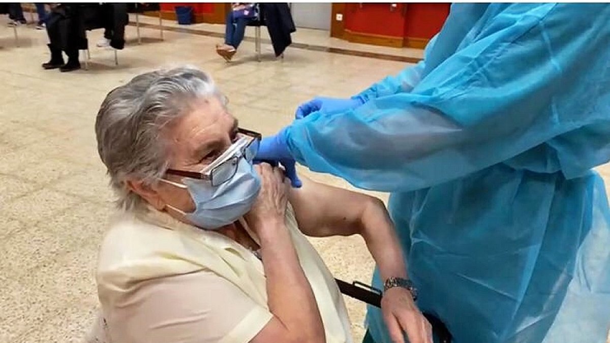 La residencia Cardenal Marcelo de Valladolid recibe la vacuna. ICAL