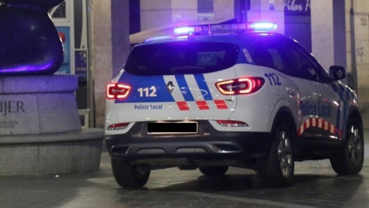 Imagen de archivo de una patrulla de la policía de Palencia.- E. M.