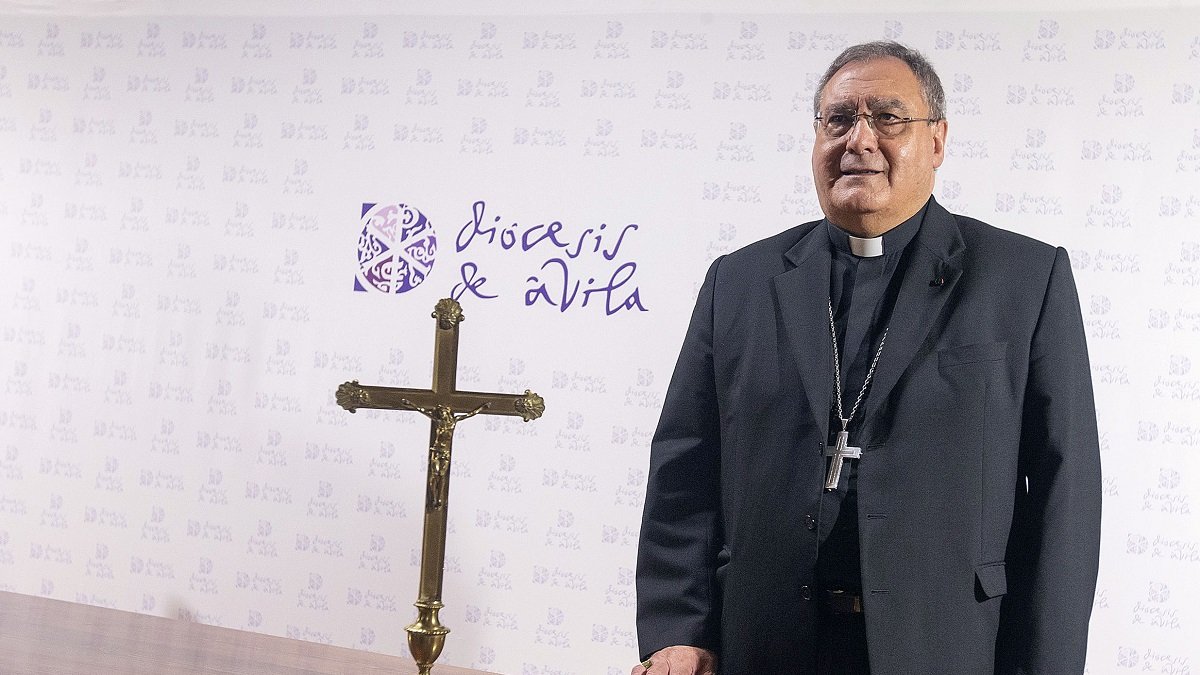 Gil Tamayo anuncia su nuevo nombramiento como como arzobispo coadjutor de Granada por lo que deja su cargo como obispo de Ávila. - ICAL.