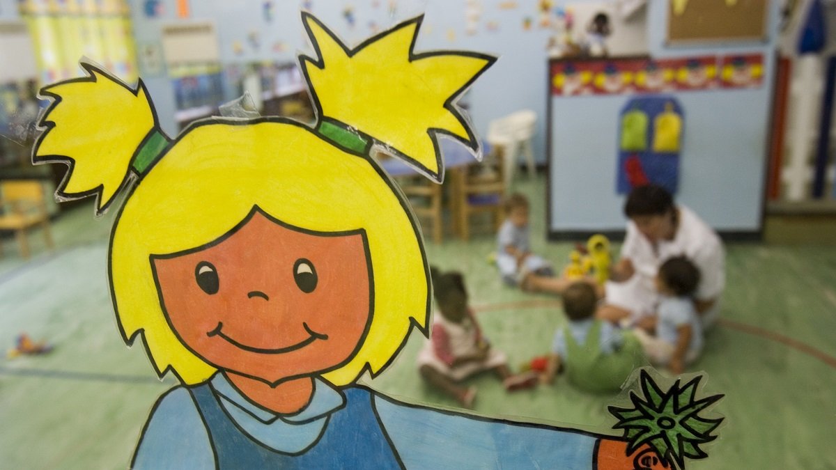 Un grupo de niños trabaja en asamblea en una escuela infantil | MIGUEL CALVO