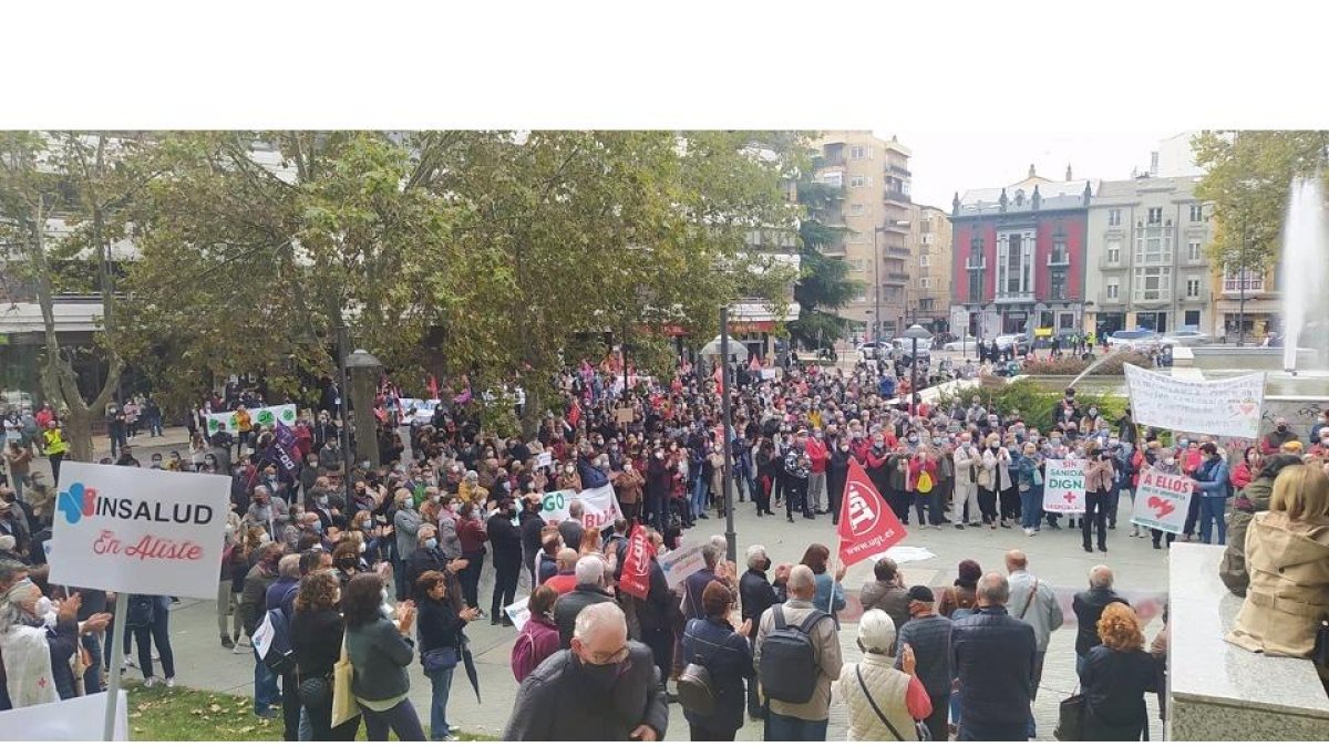 Manifestación en Zamora en defensa de la sanidad pública celebrada este sábado. - EUROPA PRESS