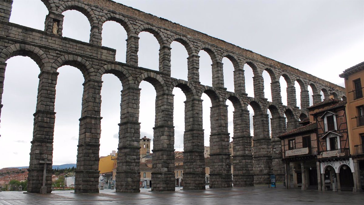 Una imagen de archivo del acueducto de Segovia. E.P.