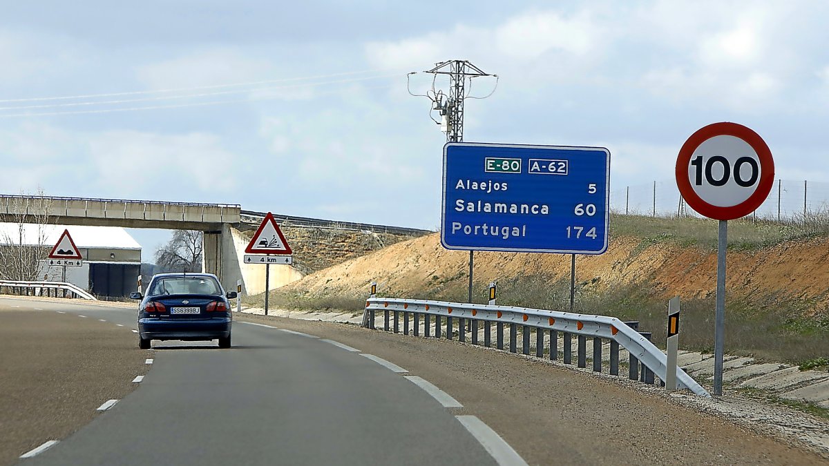 Carretera A-62 Valladolid-Salamanca. - JUAN MIGUEL LOSTAU