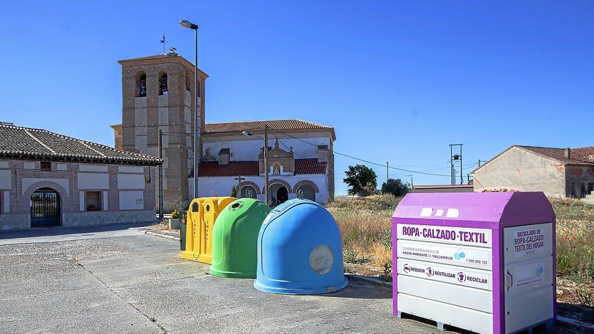 La tasa de basura es uno de los tributos que los ayuntamientos suelen delegar a las diputaciones.- J. M. LOSTAU