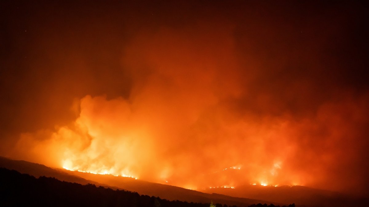Uno de los incendios que asolan la provincia de Salamanca.- ICAL