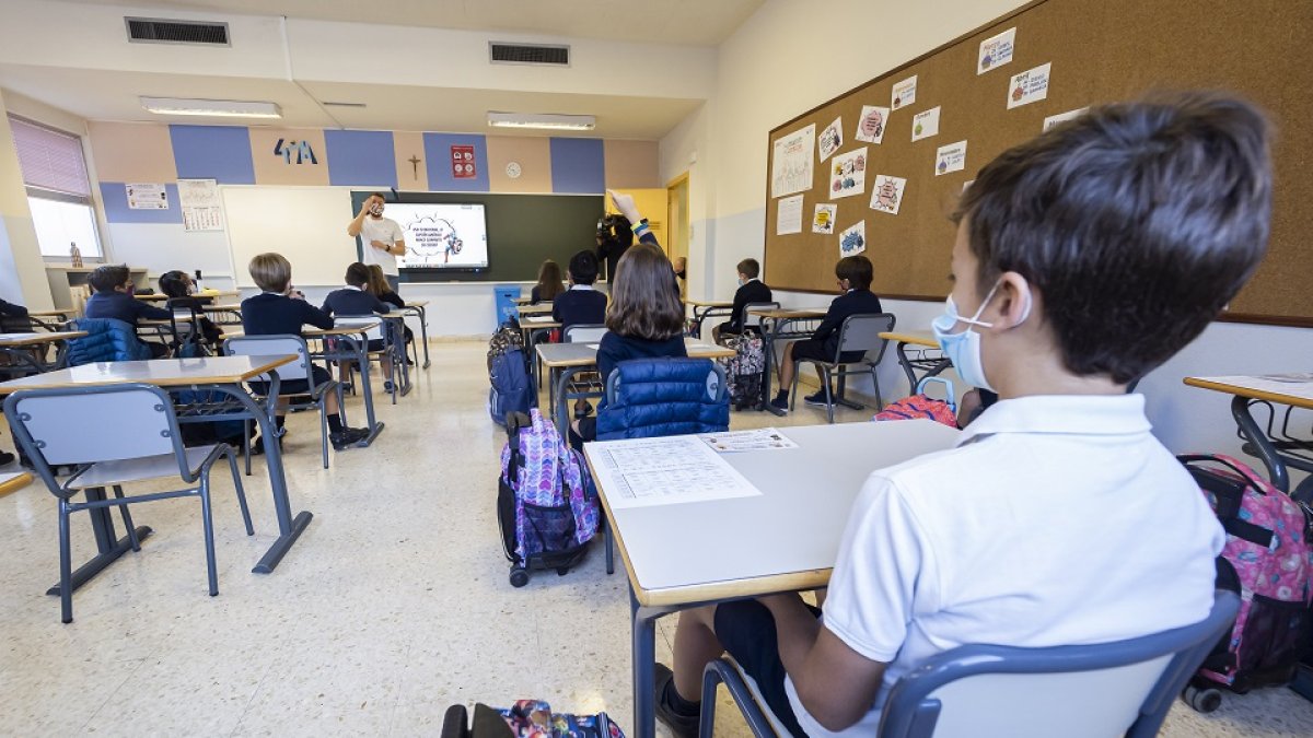 Un grupo de alumnos de primaria atiende a la clase en un colegio de Valladolid. -PHOTOGENIC / PABLO REQUEJO