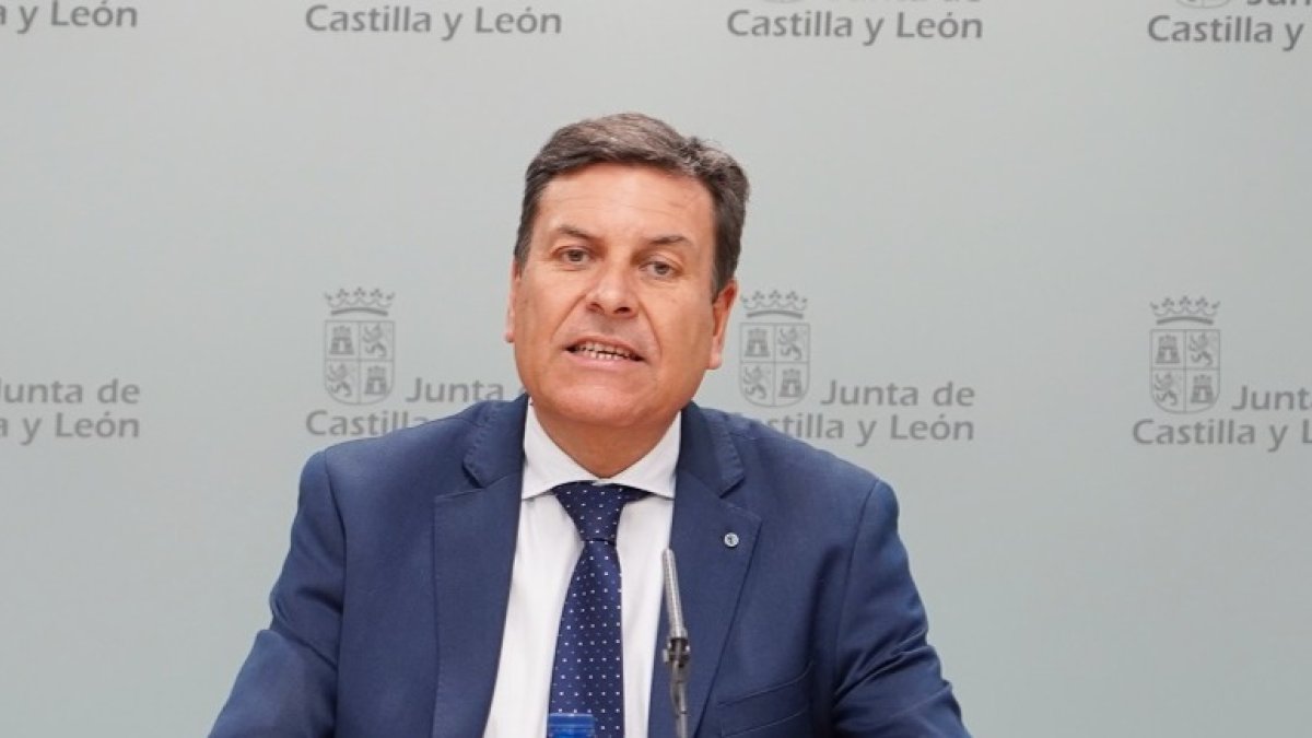 El consejero de Economía y Hacienda y portavoz de la Junta de Castilla y León, Carlos Fernández Carriedo, comparece en rueda de prensa posterior al Consejo de Gobierno. -ICAL