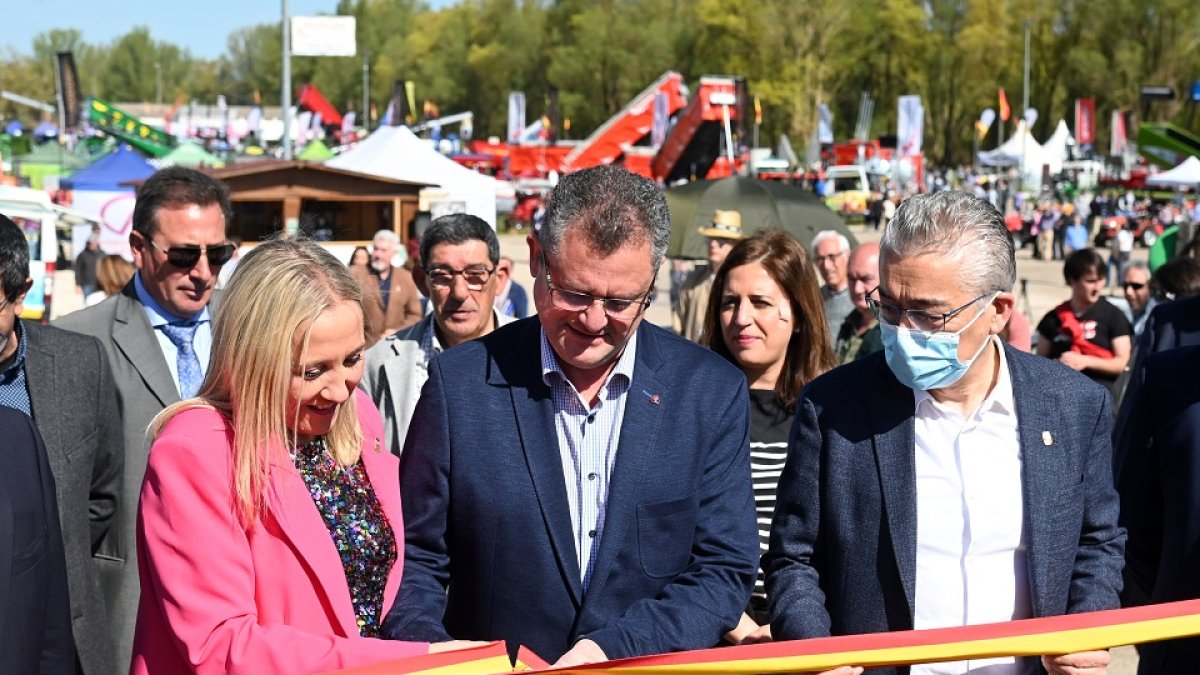 Gerardo Dueñas en la inauguración de la LX Feria de Maquinaria Agrícola de Lerma.- ICAL
