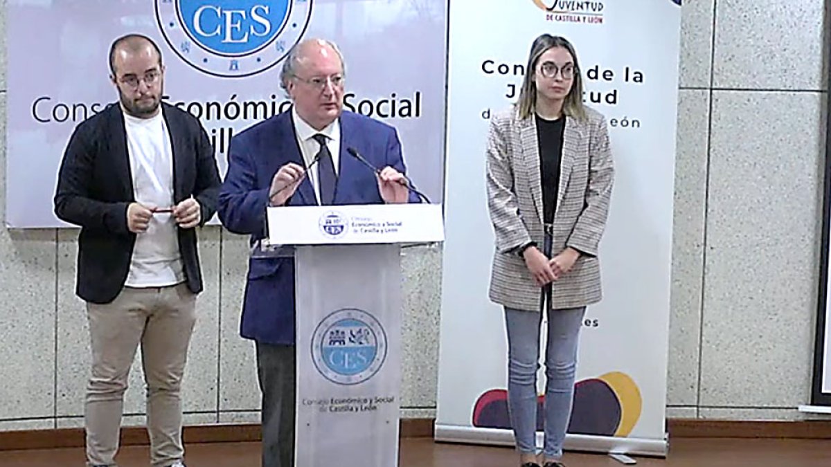 Juan Antonio Báez, Enrique Cabero y Sandra Ámez en la presentación del Observatorio de Emancipación. E. M.