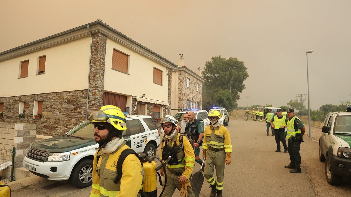 Incendio forestal en el Parque Natural de las Batuecas-Sierra de Francia, en el termino municipal de Monsagro(Salamanca).- ICAL