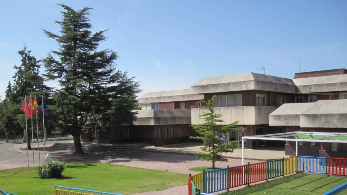 Imagen exterior del colegio Corazón de María de Zamora.- E. M.