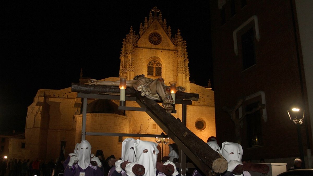 Imagen de archivo de la procesión de Luz y Tinieblas.- ICAL
