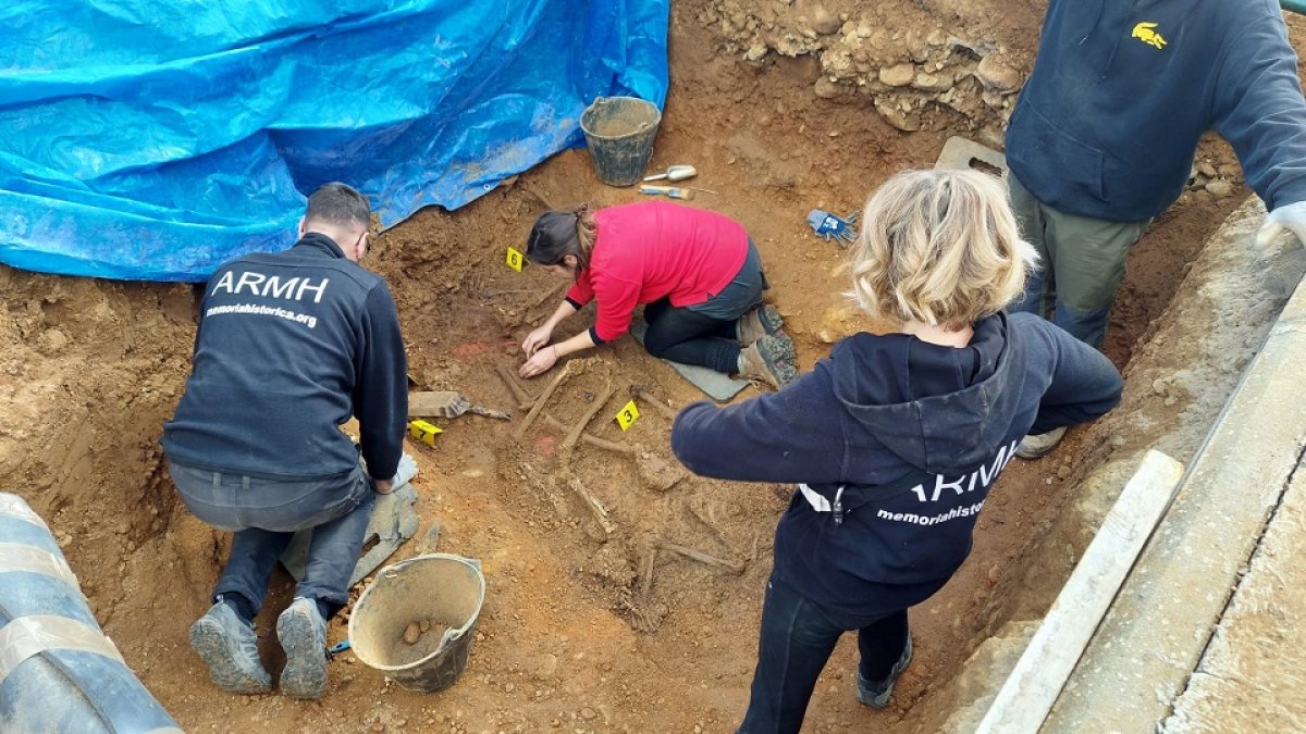 La ARMH en sus labores de exhumación en Villadangos del Páramo. -ARMH.