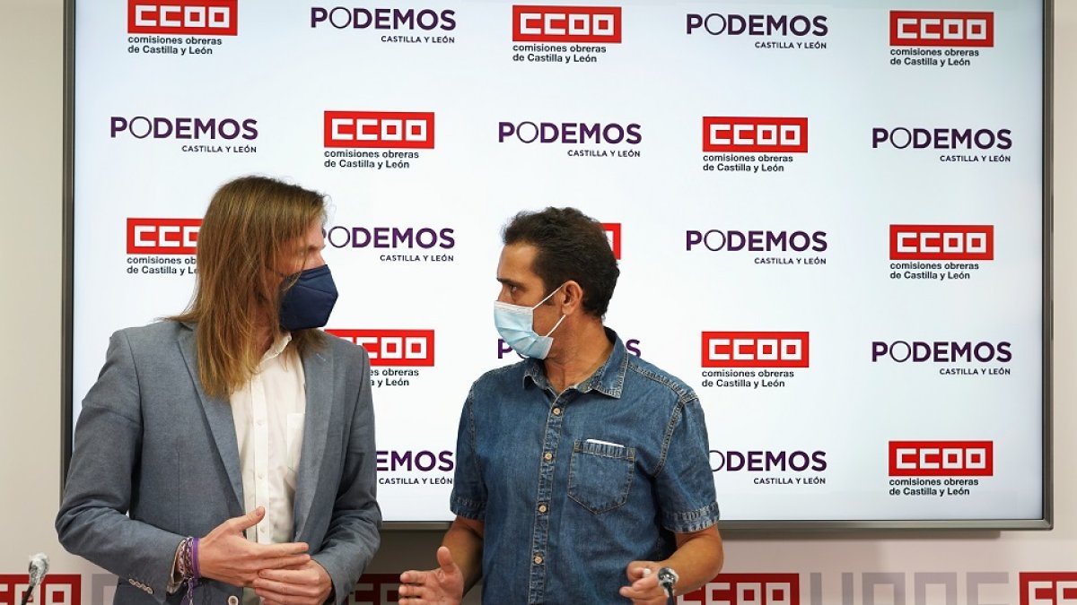 El coordinador autonómico de Podemos, Pablo Fernández, y el secretario general de CCOO en Castilla y León, Vicente Andrés. - ICAL