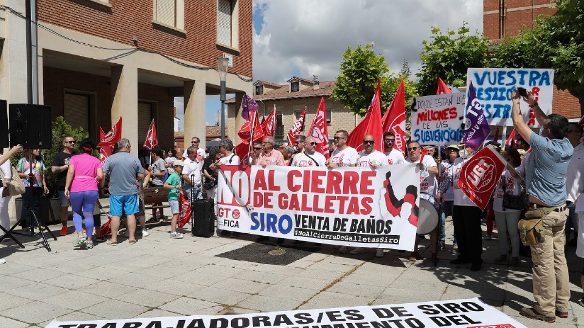 Imagen de archivo de una concentración contra el cierre de Siro en Venta de Baños en Palencia. -ICAL