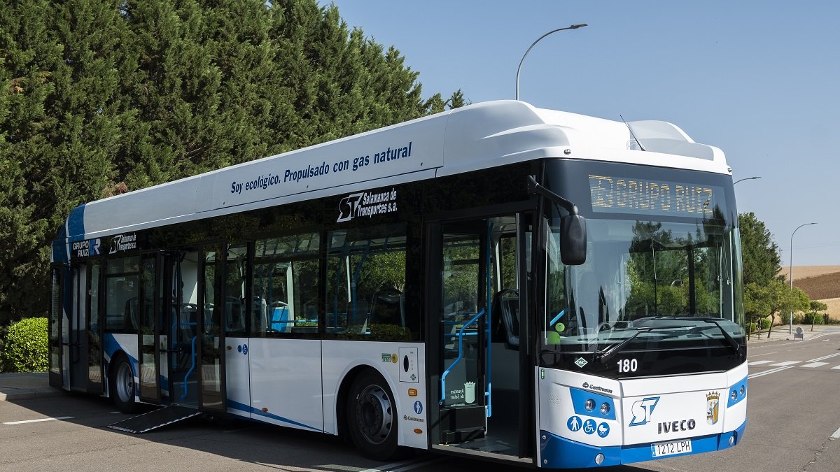 Autobús urbano de Salamanca.- E. M.