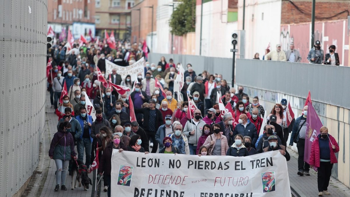 Marcha en defensa del ferrocarril en la provincia de León. - ICAL