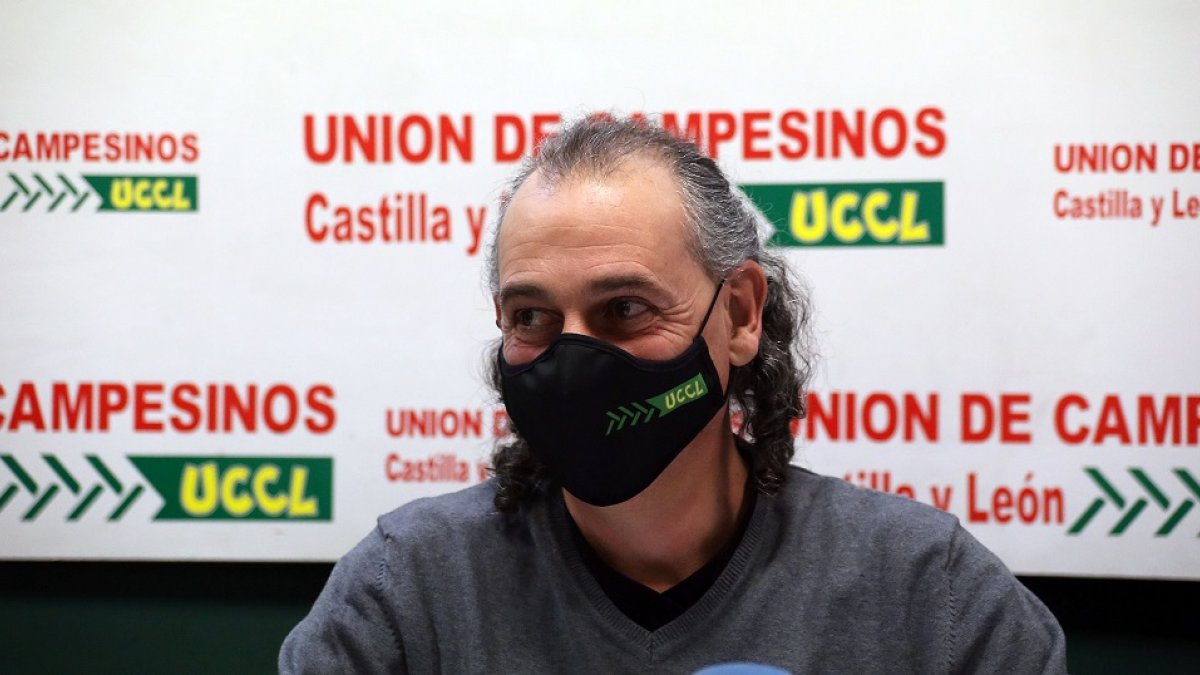 El coordinador de la Unión de Campesinos de Castilla y León (UCCL), Jesús Manuel González Palacín, realiza balance del año 2020 y analiza las perspectivas de 2021 en el sector agroganadero. / ICAL.