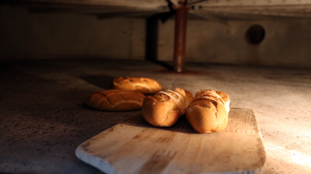 Mario Serna fabrica pan y lo reparte por las provincias de Valladolid y Segovia. -ICAL