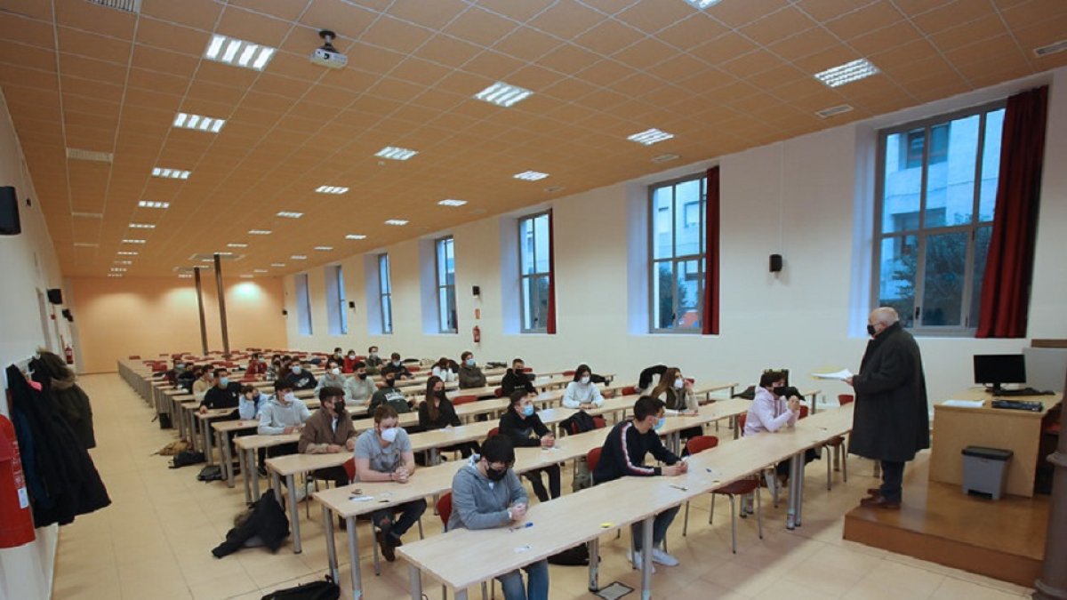 Alumnos de la Universidad de Valladolid durante un examen en enero de 2021. E.M