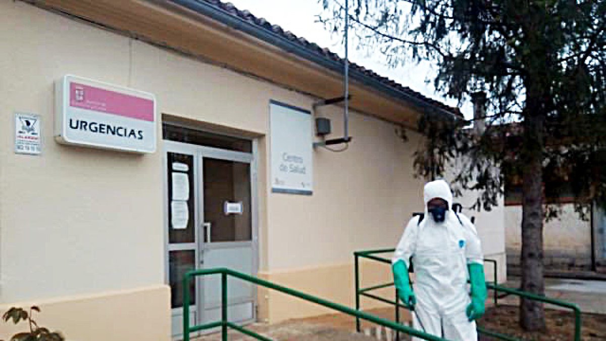 Trabajos de desinfección en residencias y pequeños municipios para frenar la propagación del coronavirus en el medio rural. - ICAL.