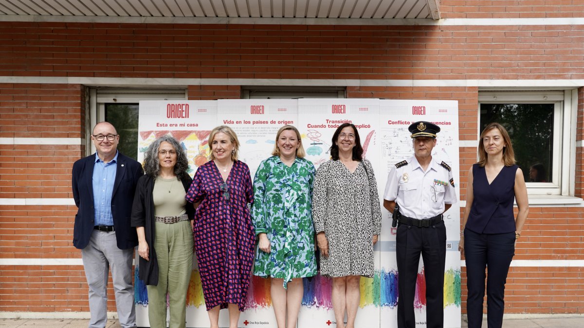 Cruz Roja con las instituciones que trabajan para la integración de las personas solicitantes y beneficiarias de protección internacional en Castilla y León. Están presentes, la consejera de Familia e Igualdad de Oportunidades, Isabel Blanco; la subdelegada del Gobierno en Valladolid, Alicia Villar, y la presidenta autonómica de Cruz Roja, Rosa Urbón.- ICAL