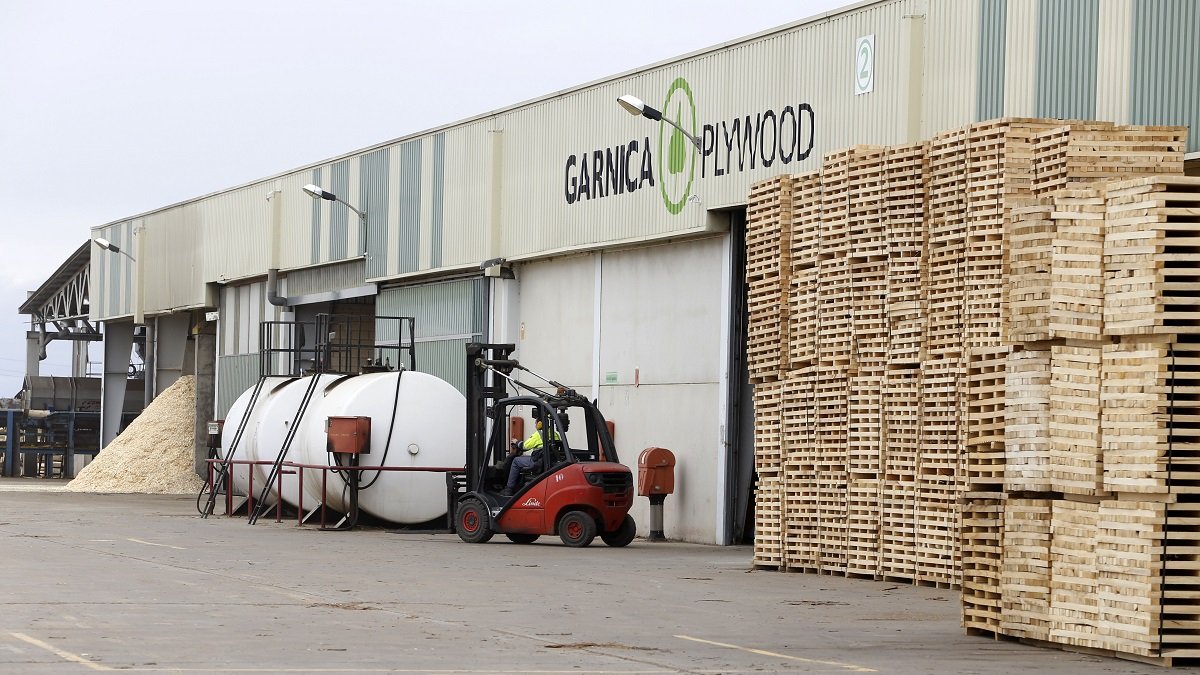 Instalaciones de la empresa de madera Garnica Plywood en Valencia de don Juan.- ICAL