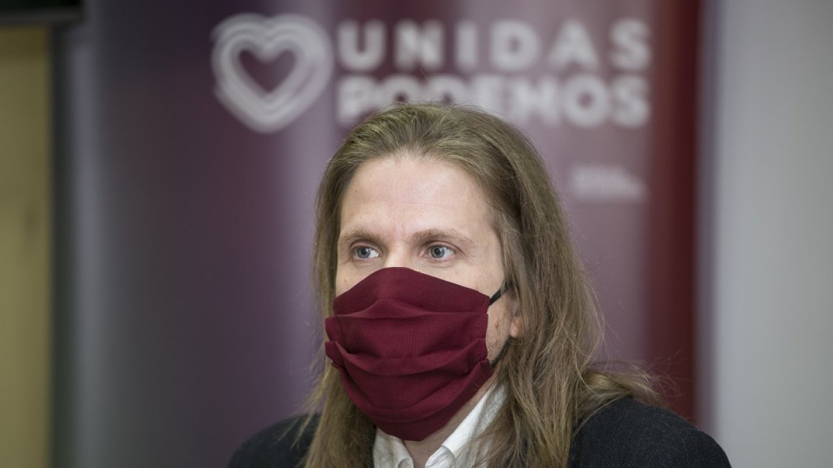 El secretario general de Podemos en Castilla y León, Pablo Fernández, en rueda de prensa. ICAL