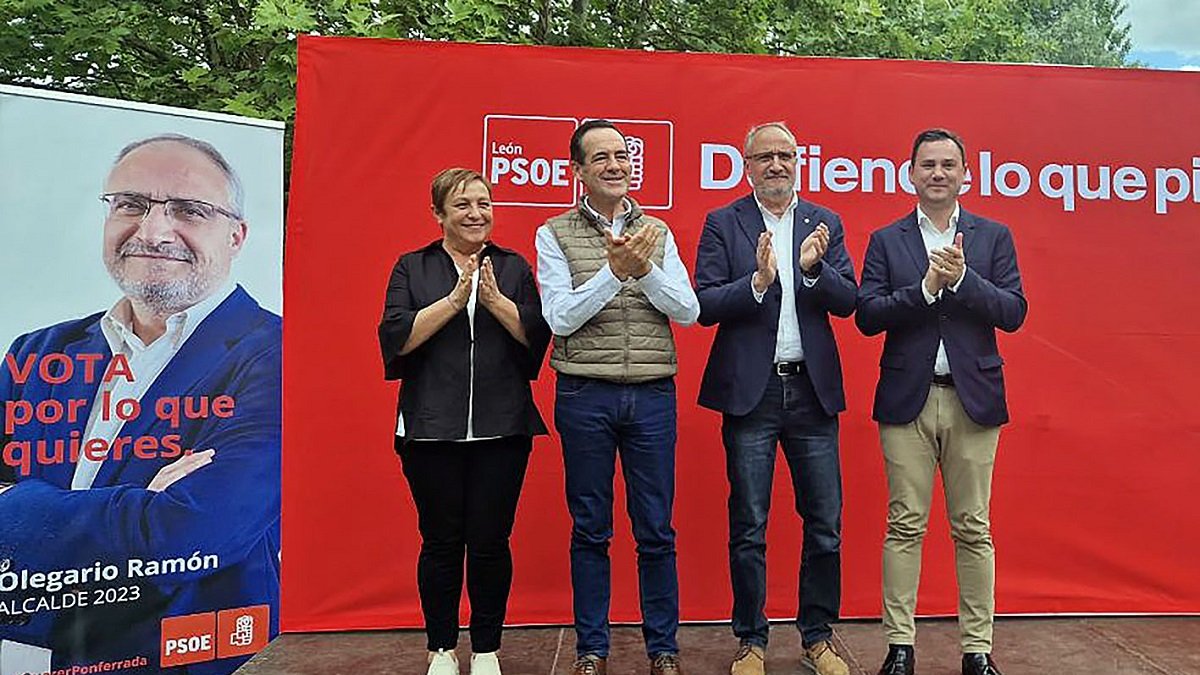 El exministro de Defensa y expresidente del Congreso, José Bono, interviene en un acto organizado por la candidatura del Partido Socialista de Ponferrada. ICAL.