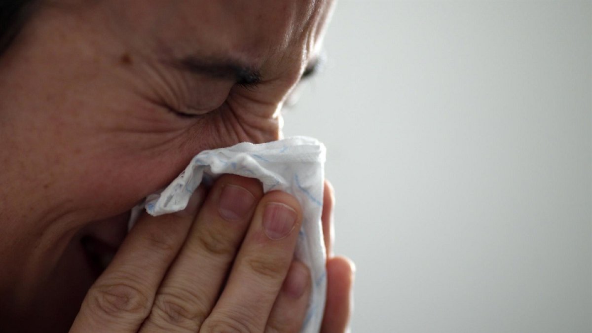 Imágenes de una persona con síntomas de gripe. - EUROPA PRESS - Archivo