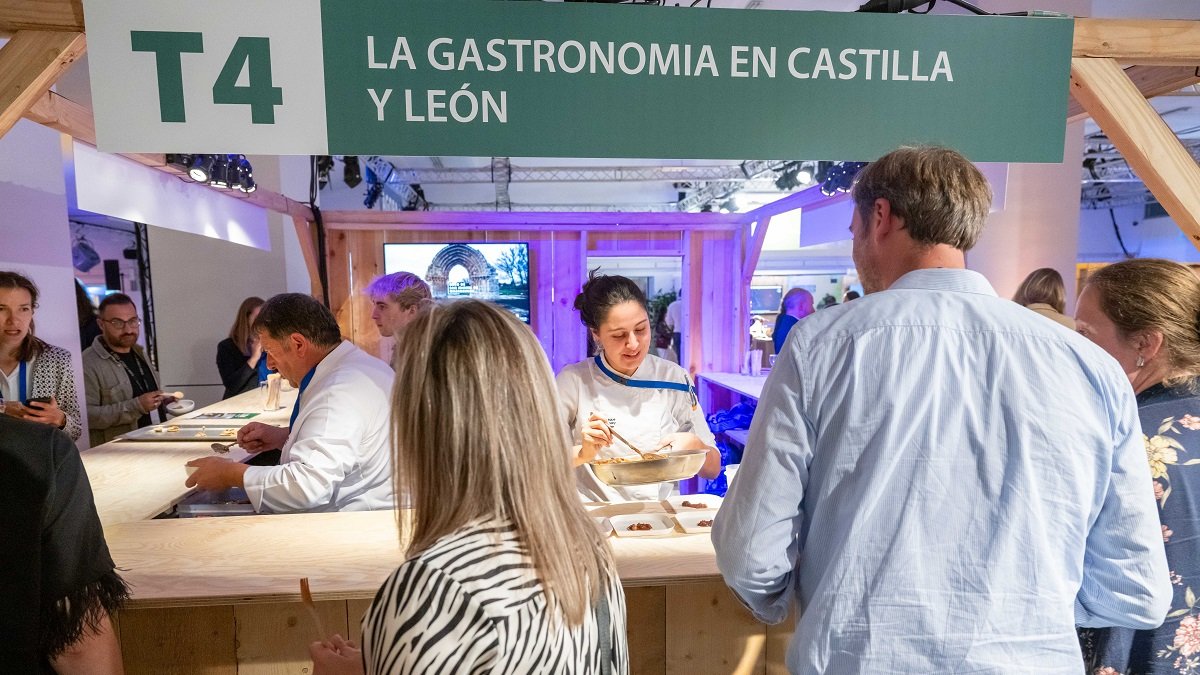Expositor de gastronomía de Castilla y León en la Semana Europea de las Regiones y las Ciudades.- ICAL
