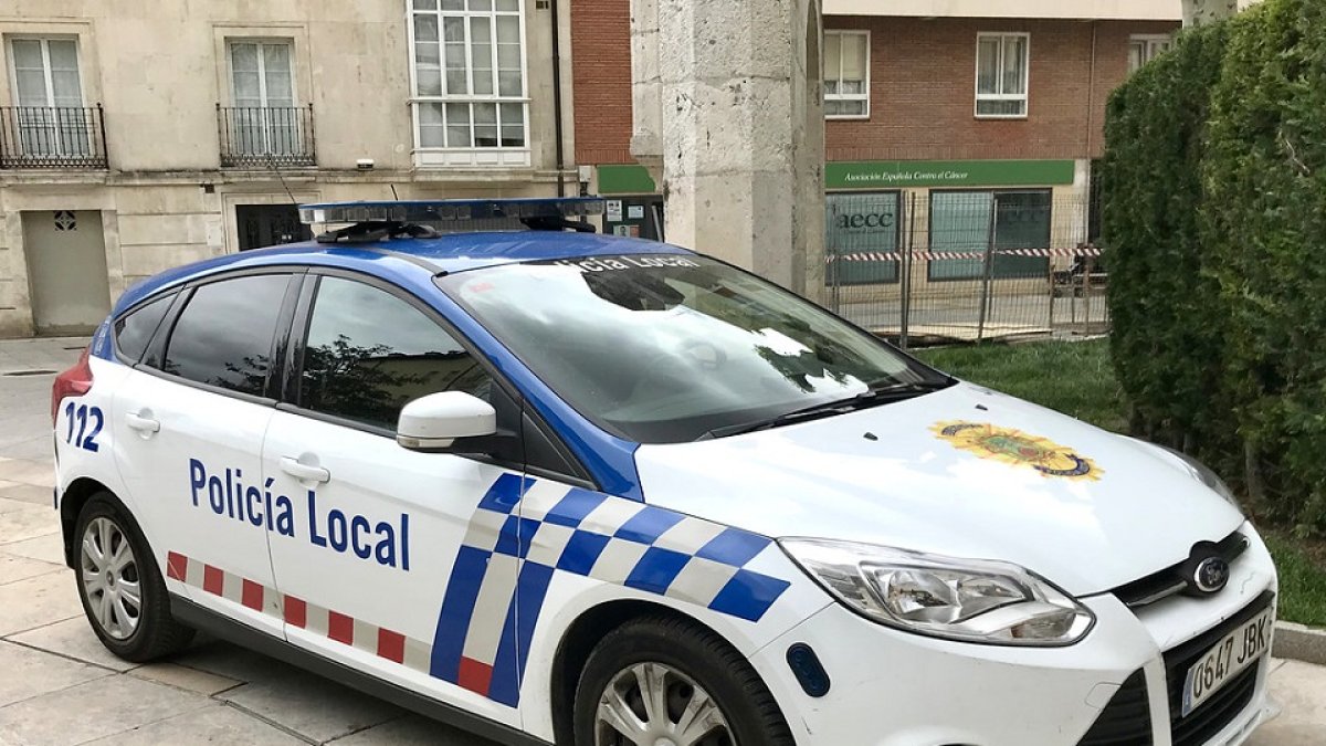 Vehículo de la Policía de Burgos. -E. M