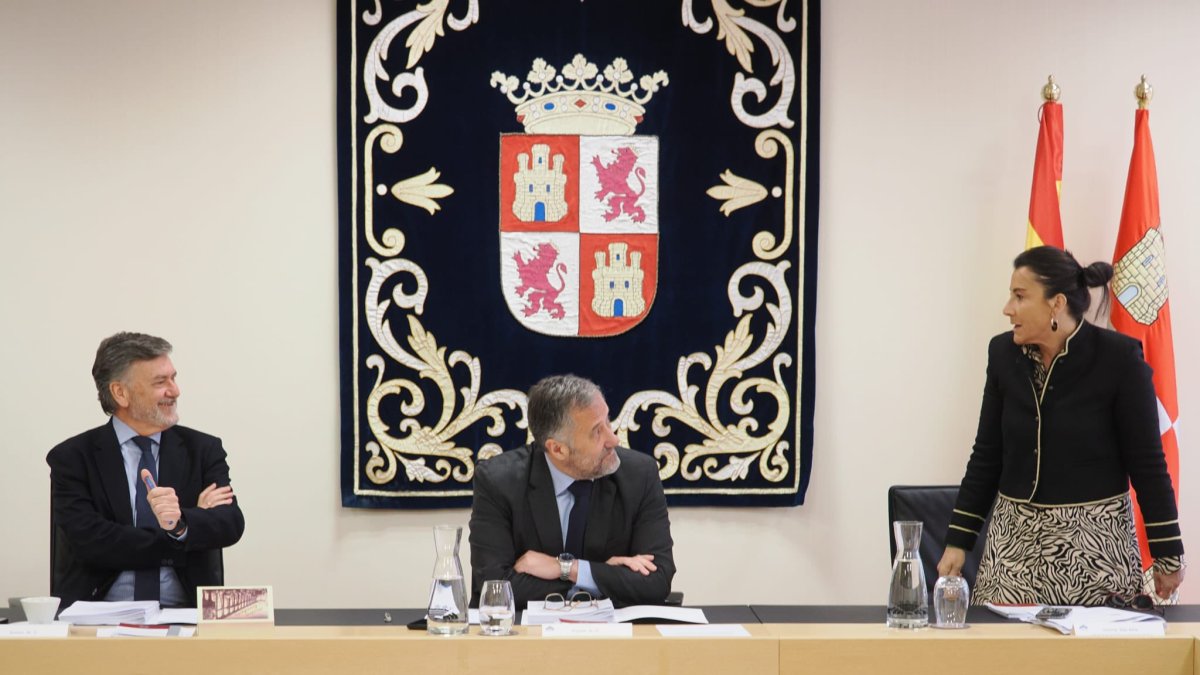 Francisco Vázquez, Carlos Pollán y Ana Sánchez, en la reunión de la Mesa de este jueves.-CORTES