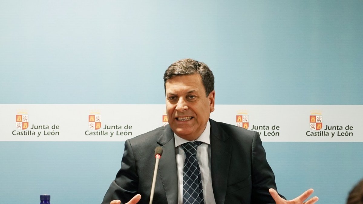 Carlos Fernández Carriedo, consejero de Economía y Hacienda, en la presentación de las deducciones autonómicas del IRPEF de Castilla y León. -ICAL